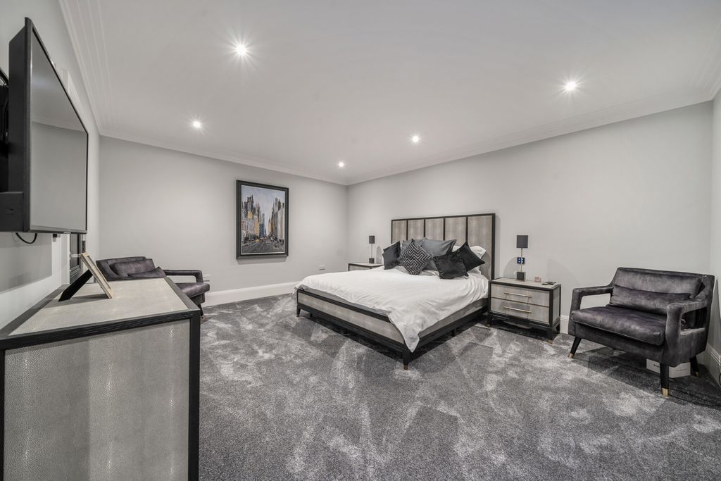 Additional image 17 of 7 bed detached house for saleHeathley End, Chislehurst BR7