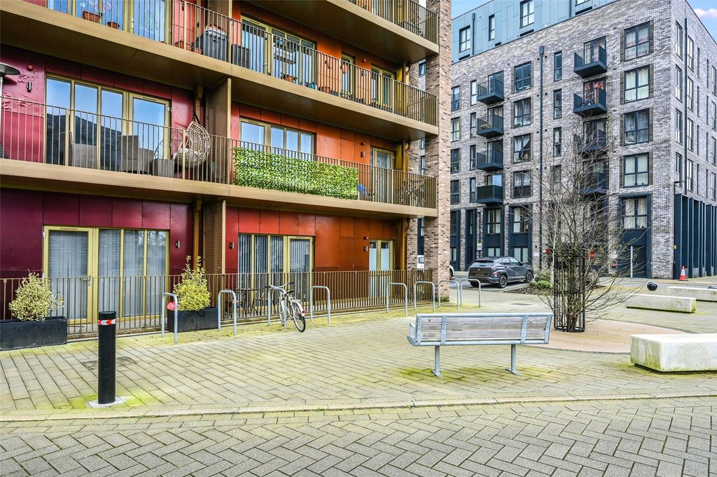 Additional image 5 of 2 bed flat for saleWharf Road, Chelmsford, Essex CM2