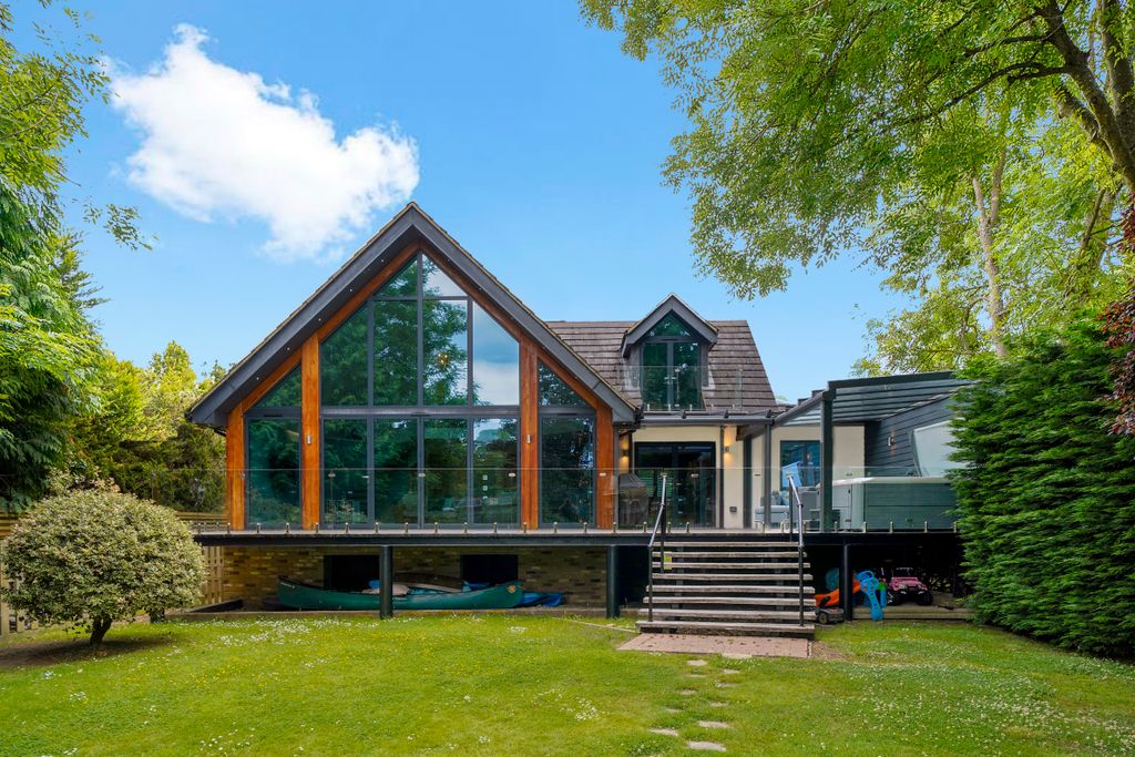 Additional image 2 of 3 bed detached house for saleDockett Eddy, Chertsey KT16