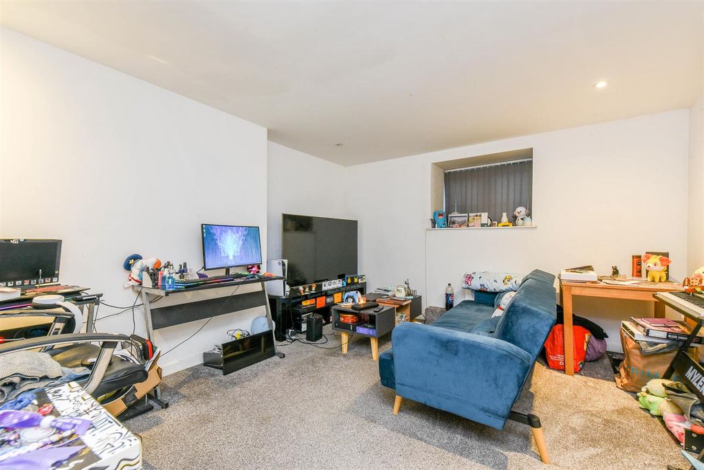 Additional image 3 of 1 bed flat for salePark Road, Chorley PR7