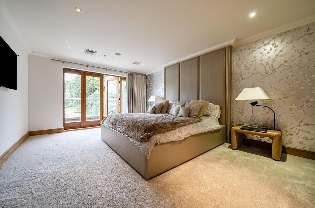 Additional image 9 of 5 bed detached house for saleProwse Avenue, Bushey Heath, Bushey WD23