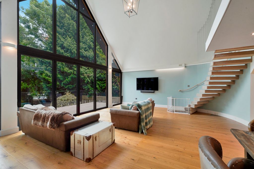 Additional image 7 of 3 bed detached house for saleDockett Eddy, Chertsey KT16