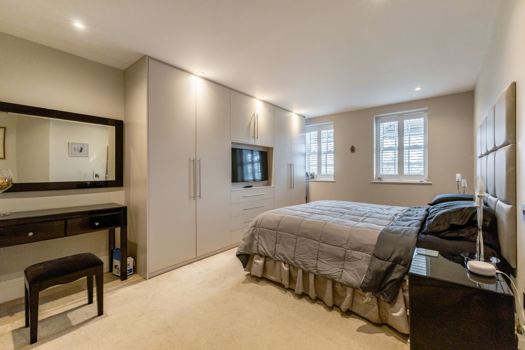 Additional image 11 of 2 bed flat for saleSparrows Herne, Bushey WD23