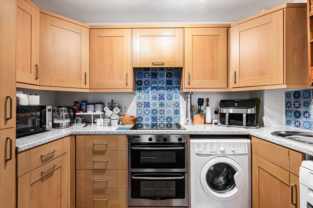 Additional image 4 of 2 bed flat for saleBarclay Court, Trafalgar Road, Cirencester, Gloucestershire GL7