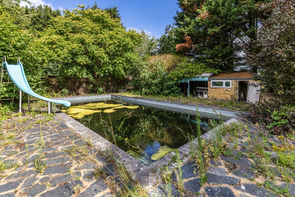 Additional image 4 of 7 bed detached house for saleRuxbury Road, Chertsey KT16