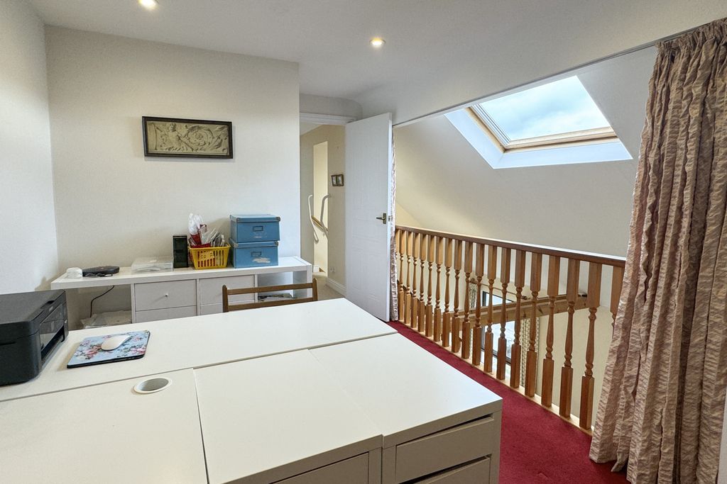 Additional image 9 of 3 bed flat for saleCroft Road, Thame OX9