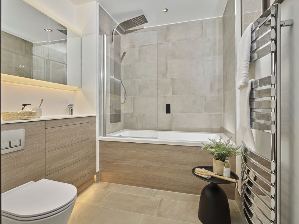Additional image 8 of 2 bed flat for saleTayfen Court, Tayfen Road, Bury St. Edmunds, Suffolk IP33