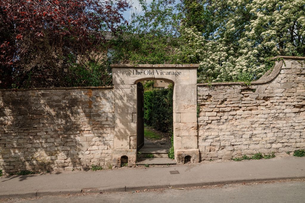 Additional image 6 of 6 bed detached house for saleThe Old Vicarage, Calne, Wiltshire SN11