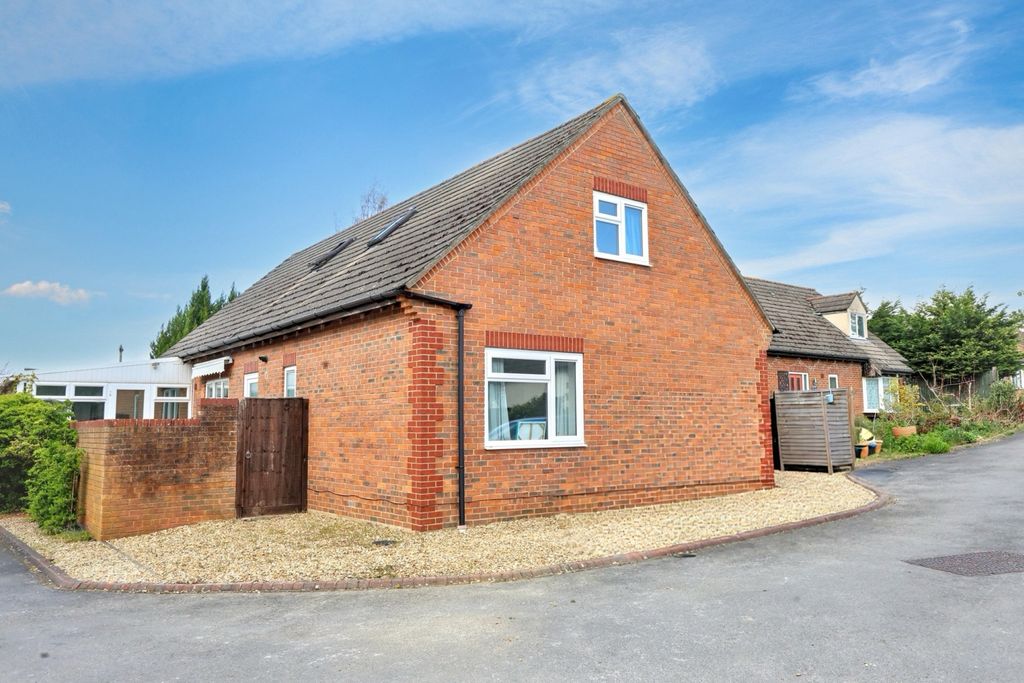 Additional image 24 of 4 bed detached house for sale16 Wychwood Close, Carterton OX18