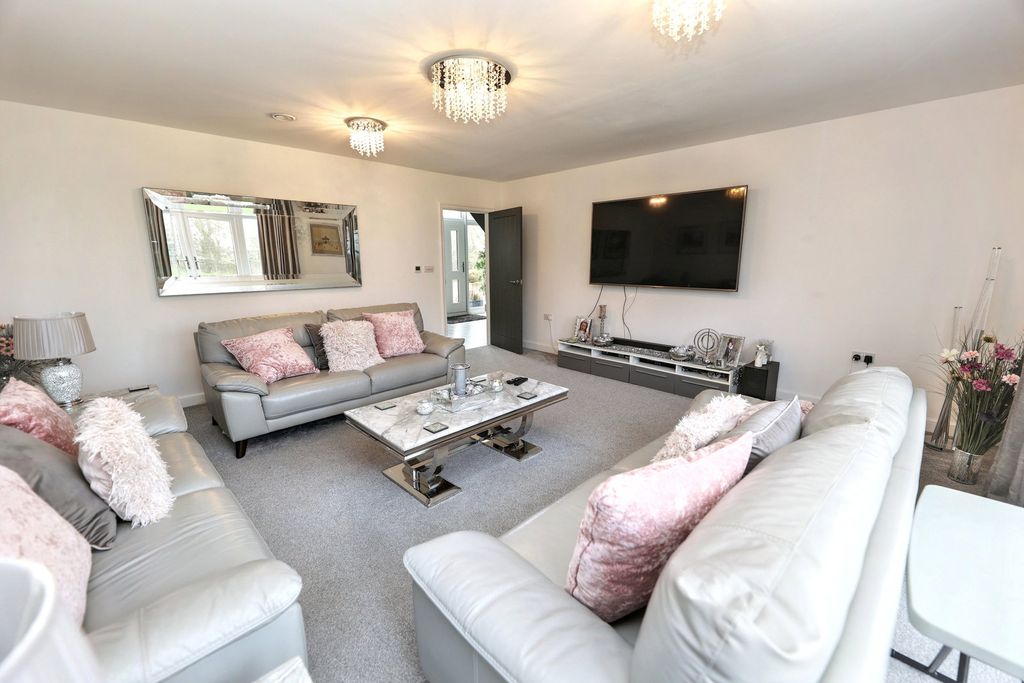 Additional image 4 of 4 bed detached house for saleHeath Road, St Osyth CO16