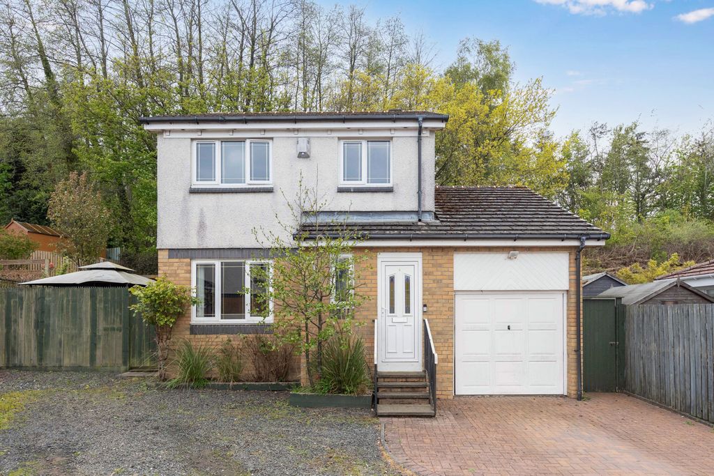 3 bed detached house for sale8 Urquhart Court, Kirkcaldy KY2