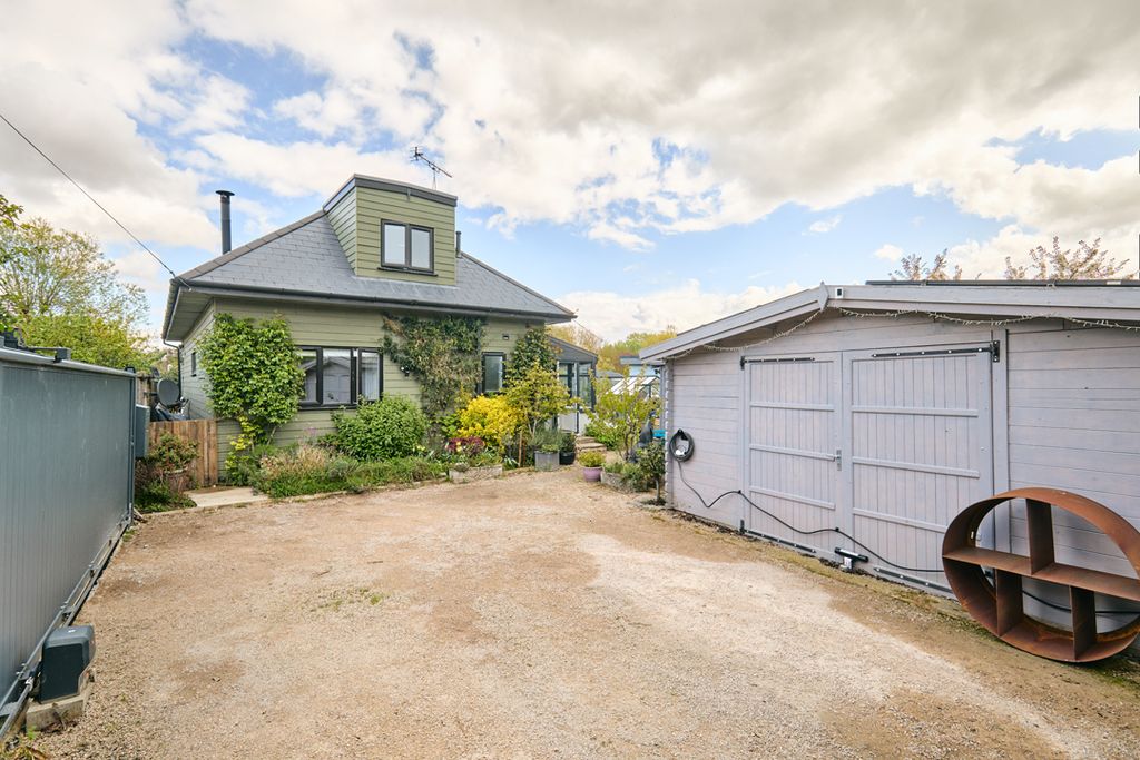 Additional image 19 of 2 bed detached house for saleLaleham Reach, Chertsey KT16