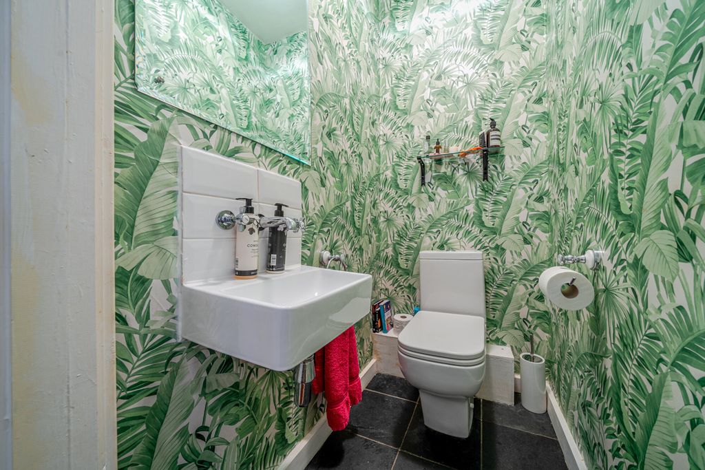 Additional image 17 of 4 bed flat for saleSusan Wood, Chislehurst BR7