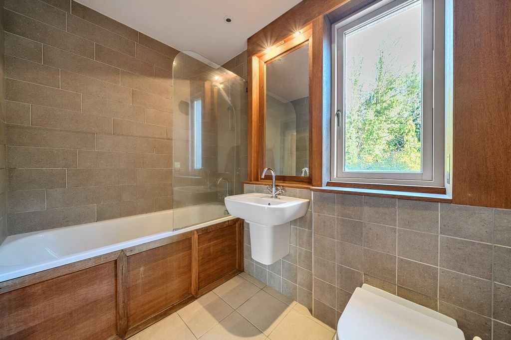 Additional image 10 of 2 bed flat for saleElmstead Lane, Chislehurst BR7
