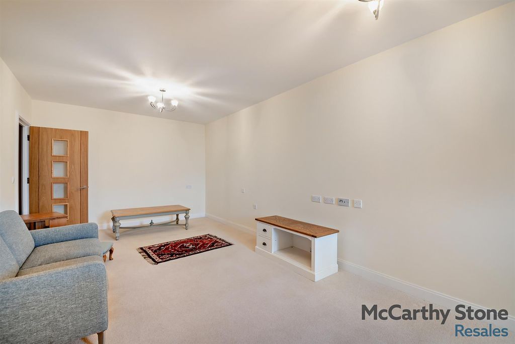 Additional image 6 of 2 bed flat for saleTrinity Road, Chipping Norton, Oxfordshire OX7