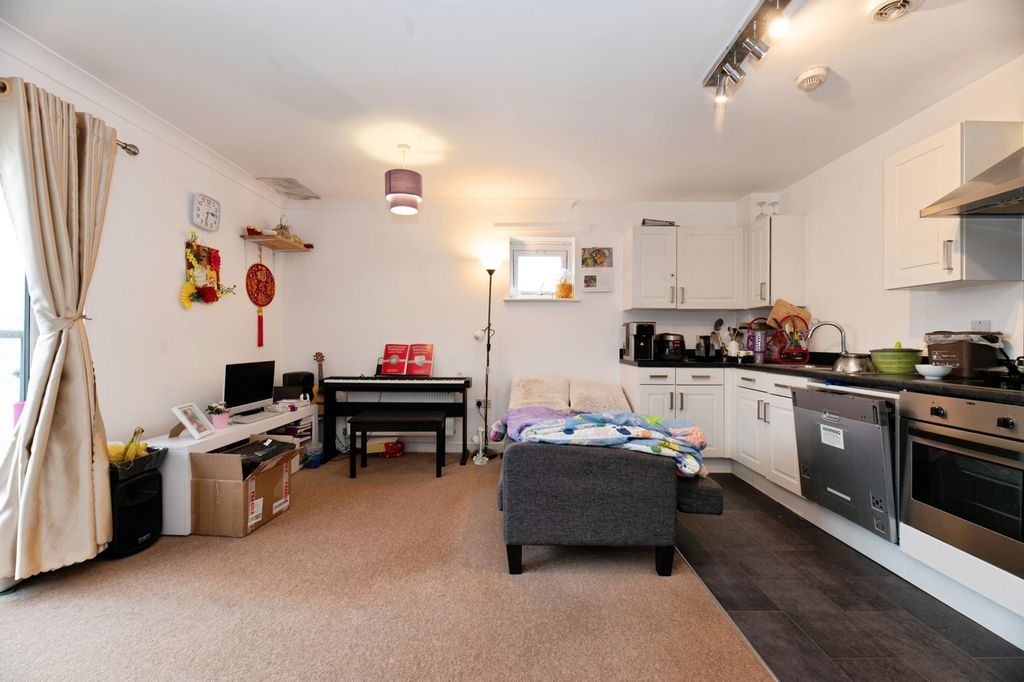 Additional image 6 of 2 bed flat for saleFerndale Crescent, Surrey SM5