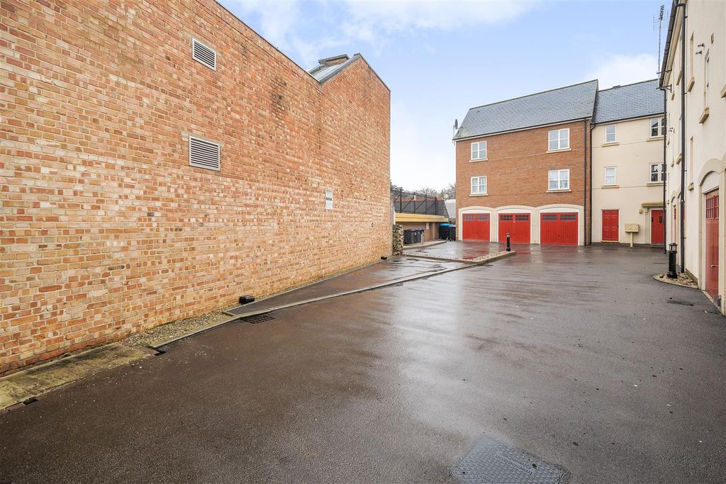 Additional image 15 of 3 bed flat for saleChapel Mews, Chippenham SN15