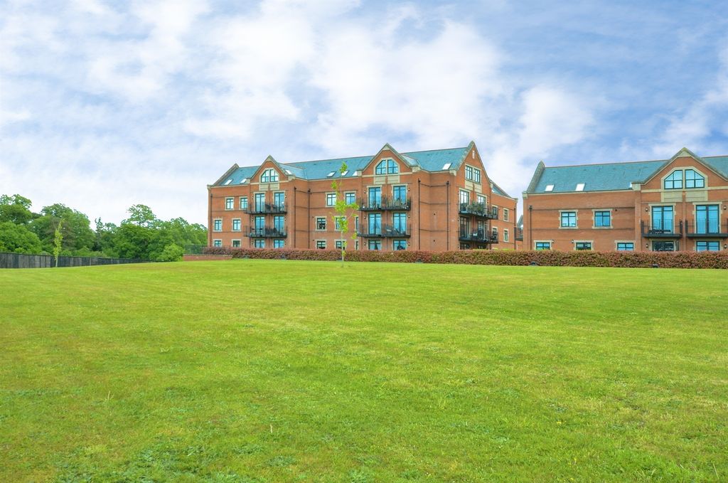 Additional image 12 of 3 bed penthouse for saleMarlborough Drive, Bushey WD23