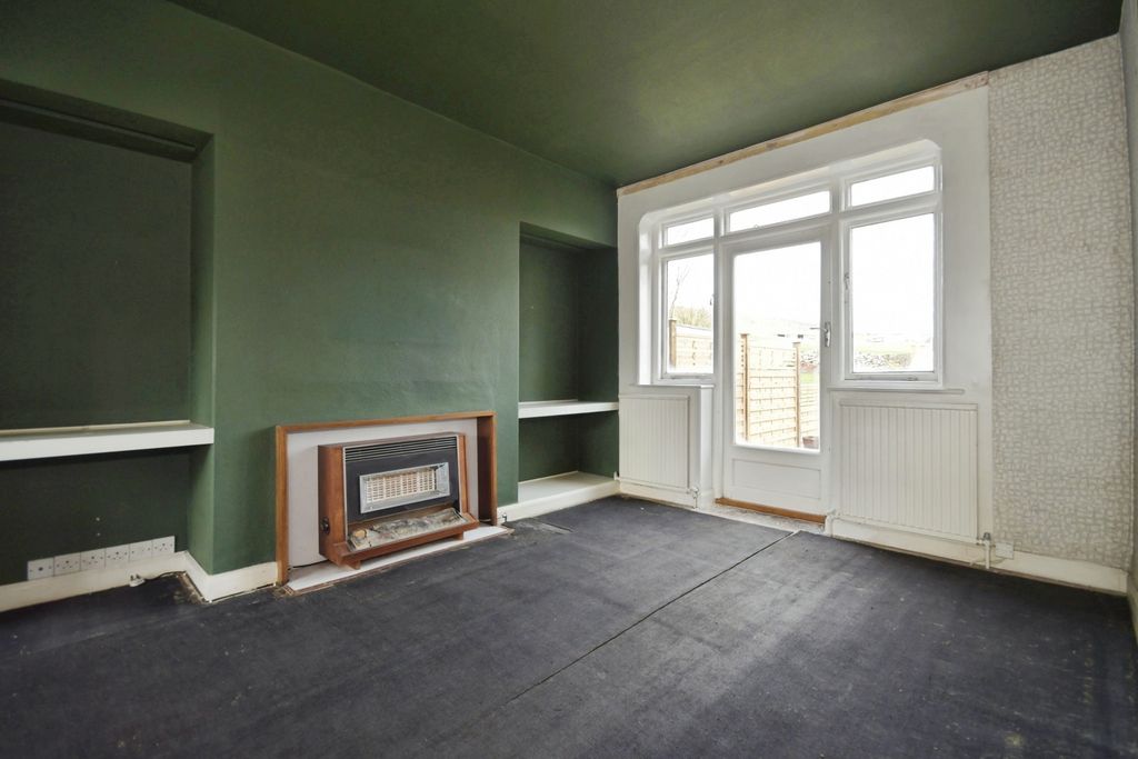 3 bed semi-detached house for saleMacclesfield Old Road, Buxton, Derbyshire SK17 photo 3