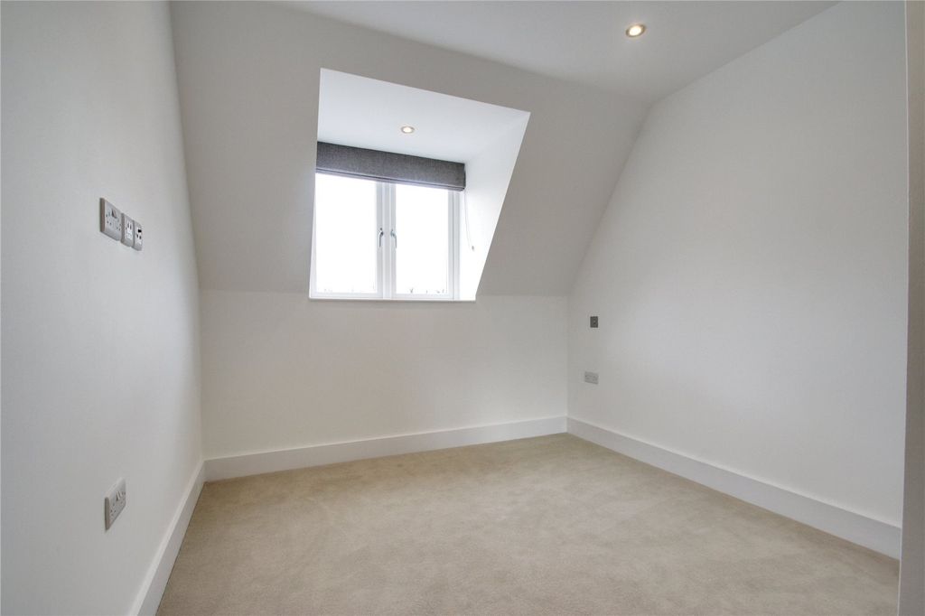Additional image 10 of 2 bed flat for saleCoronation House, Gogmore Lane, Chertsey, Surrey KT16