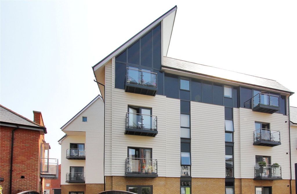 2 bed flat for saleStour Street, Canterbury, Kent CT1
