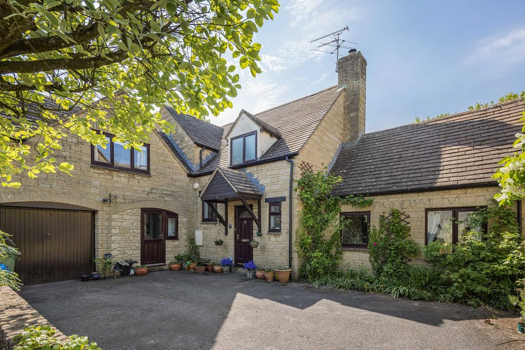 5 bed detached house for saleMorestall Drive, Cirencester, Gloucestershire GL7