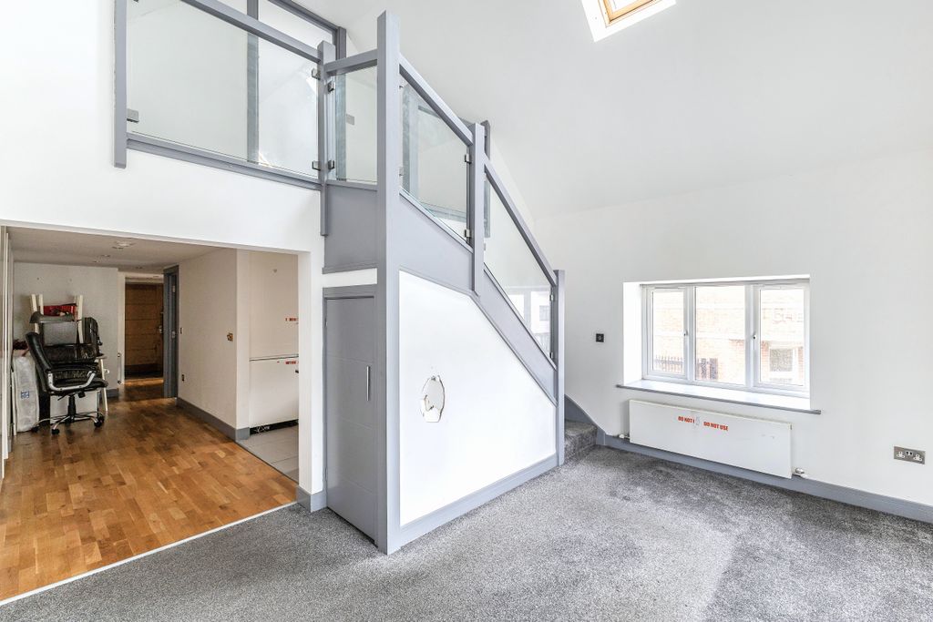 Additional image 2 of 3 bed flat for saleLondon Street, Chertsey KT16