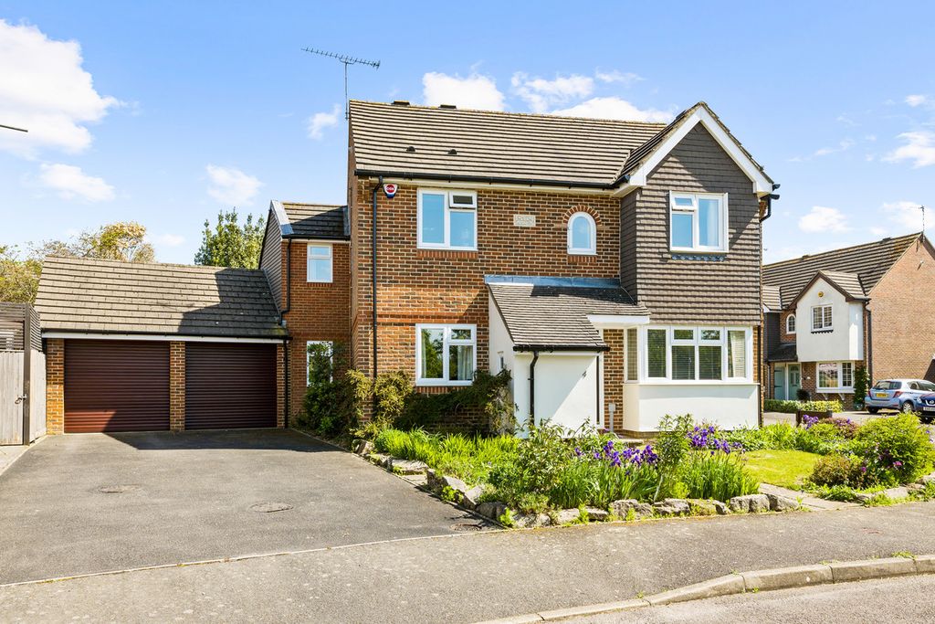 4 bed detached house for saleFairbourne Lane, Caterham CR3