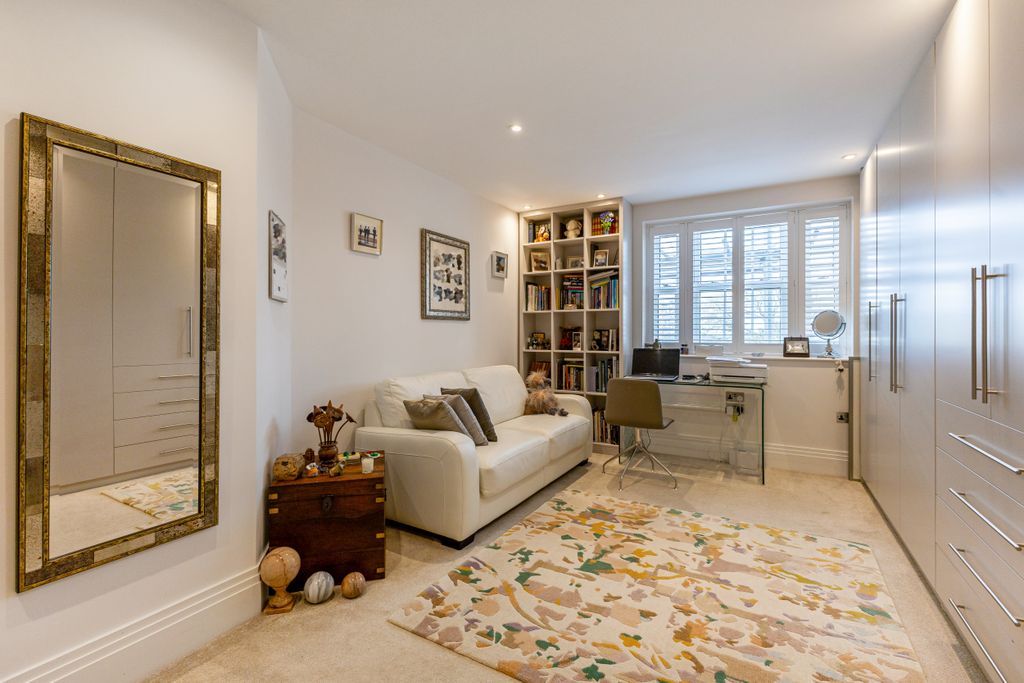 Additional image 15 of 2 bed flat for saleSparrows Herne, Bushey WD23