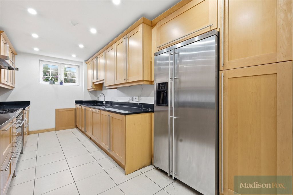 Additional image 13 of 2 bed flat for saleManor Road, Chigwell, Essex IG7