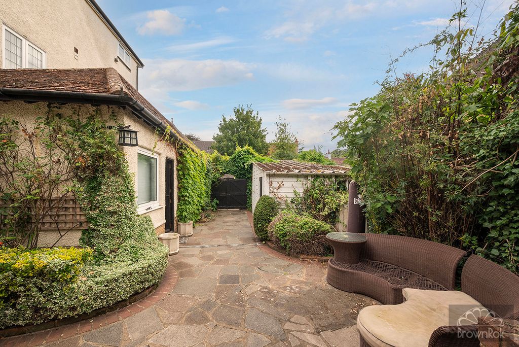 Additional image 19 of 5 bed detached house for saleHeathfield Road, Bushey, Hertfordshire WD23