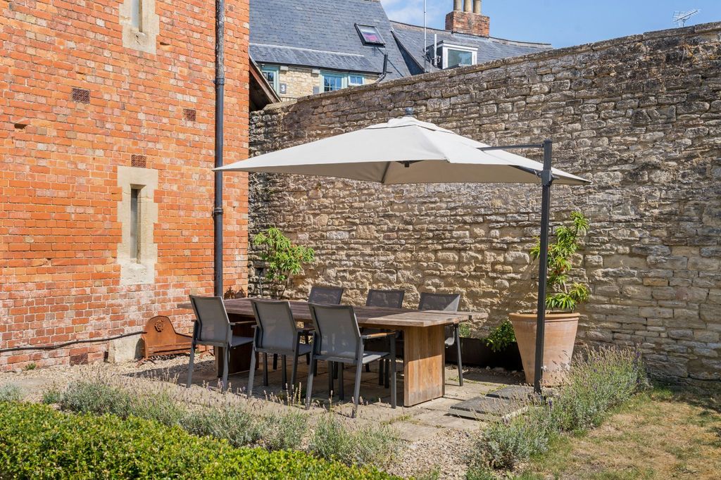 Additional image 24 of 10 bed town house for salePark Street, Cirencester, Gloucestershire GL7
