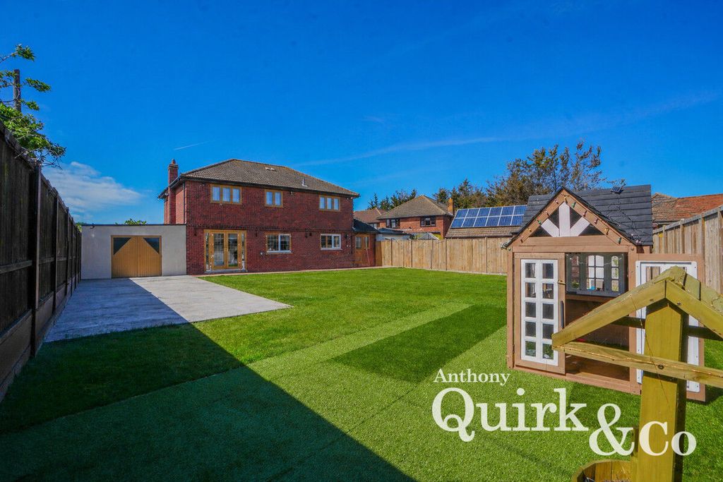 Additional image 2 of 4 bed detached house for salePrince William Avenue, Canvey Island SS8