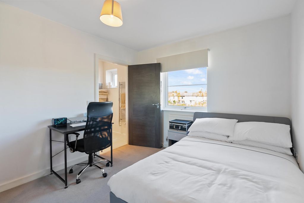 Additional image 11 of 2 bed flat for saleKennett Lane, Chertsey KT16
