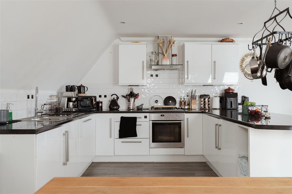 Additional image 2 of 2 bed flat for saleCoulsdon Road, Caterham CR3