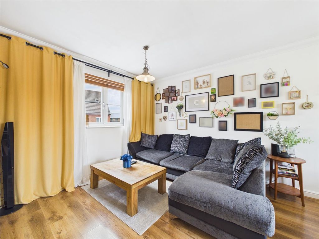 Additional image 5 of 2 bed flat for saleMiddlefield Road, Chippenham SN14