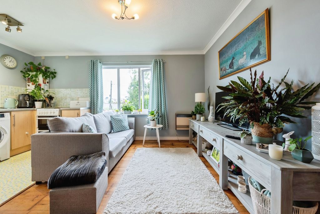 Additional image 8 of 1 bed flat for saleFernleigh Gardens, Wadebridge, Cornwall PL27
