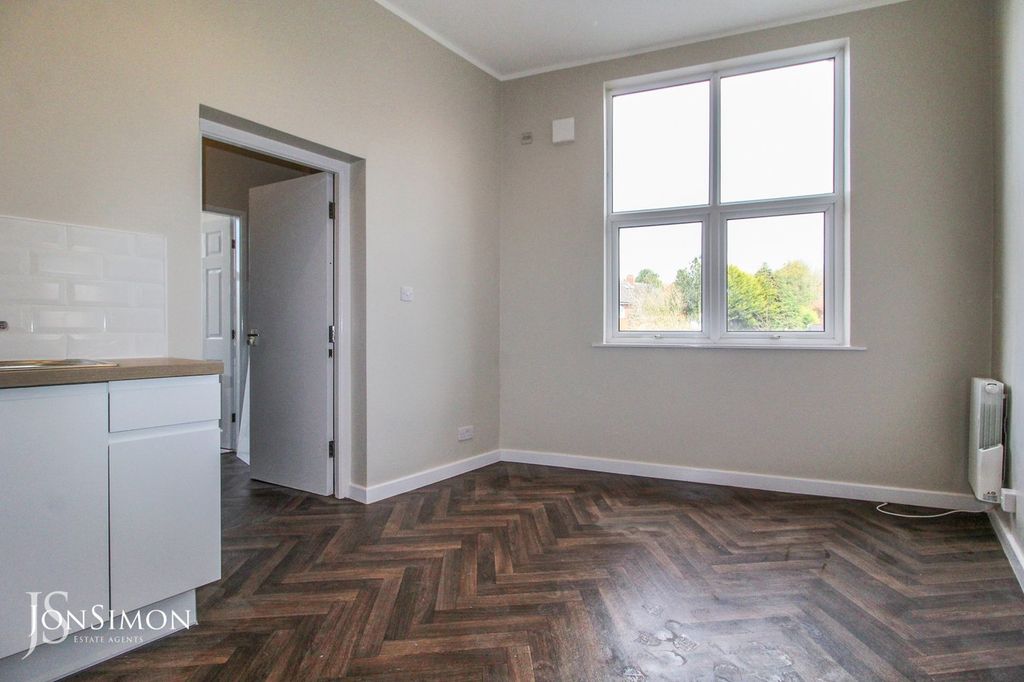 2 bed flat for saleWalmersley Old Road, Walmersley, Bury BL9 photo 5