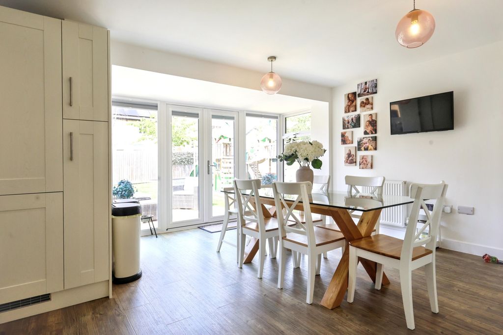 Additional image 6 of 4 bed detached house for sale71 Swinbrook Road, Carterton OX18