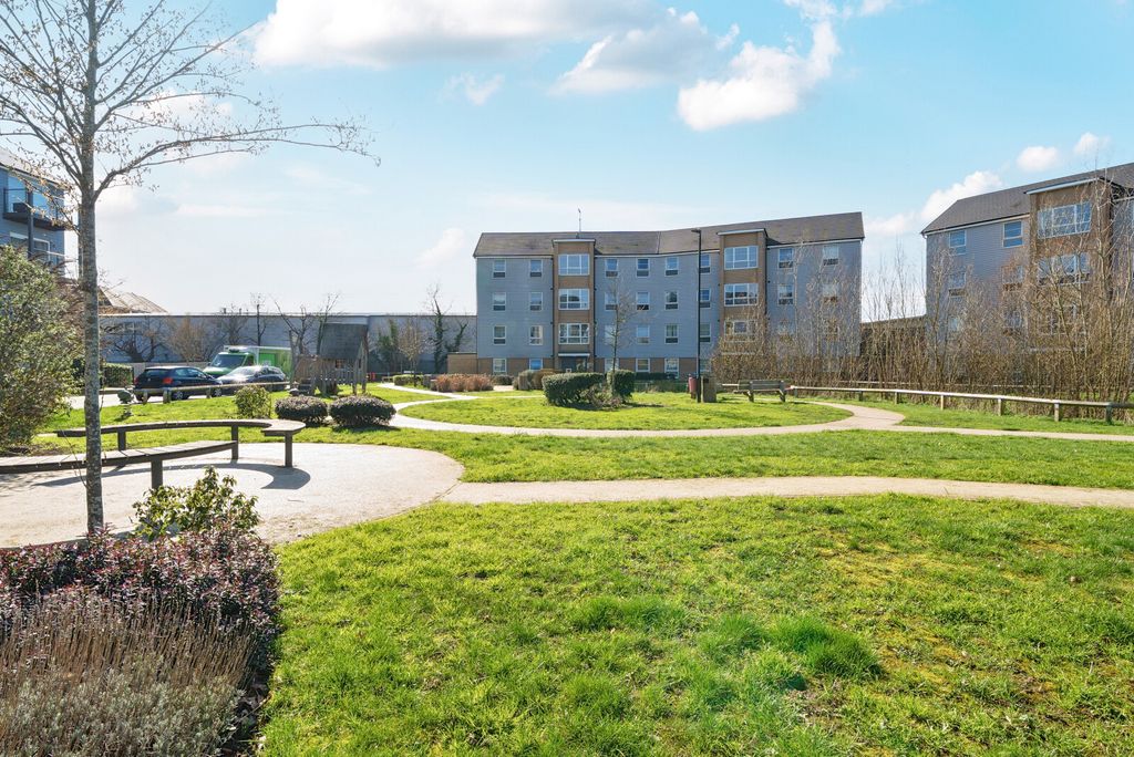 Additional image 3 of 2 bed flat for saleKennett Lane, Chertsey KT16