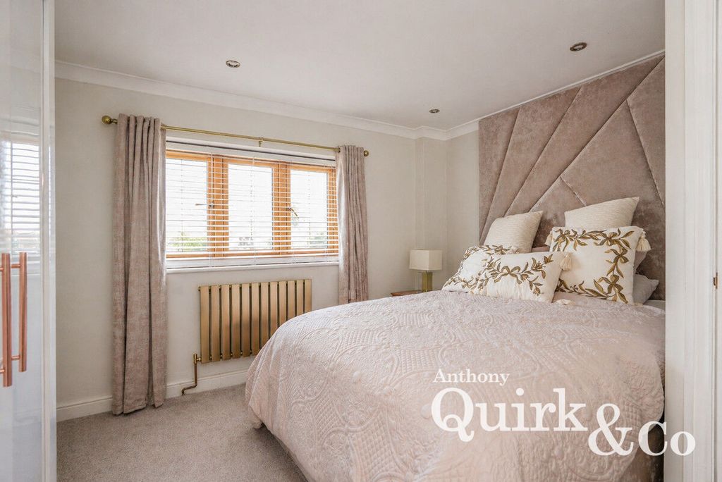 Additional image 24 of 4 bed detached house for salePrince William Avenue, Canvey Island SS8