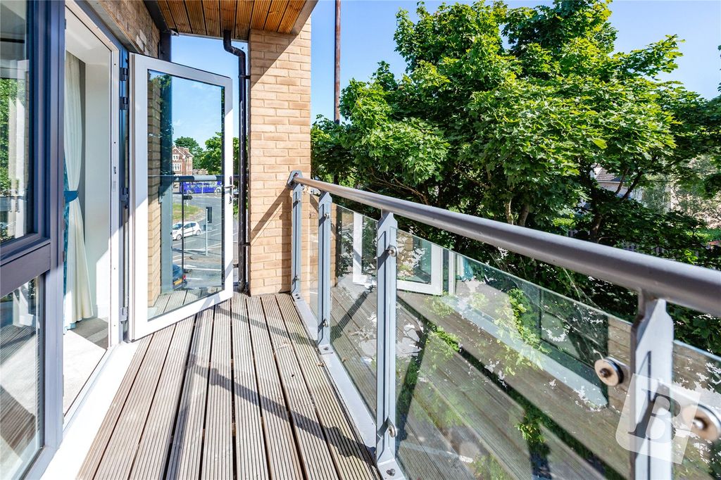Additional image 2 of 2 bed flat for salePrinces Road, Chelmsford, Essex CM2
