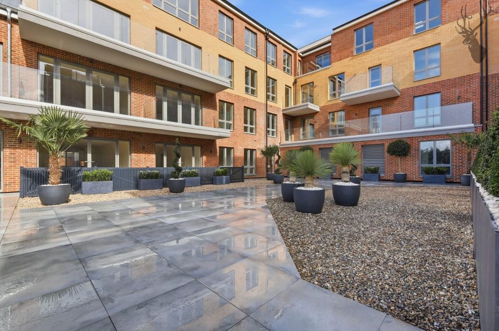 Additional image 16 of 2 bed flat for saleHigh Road, Chigwell IG7