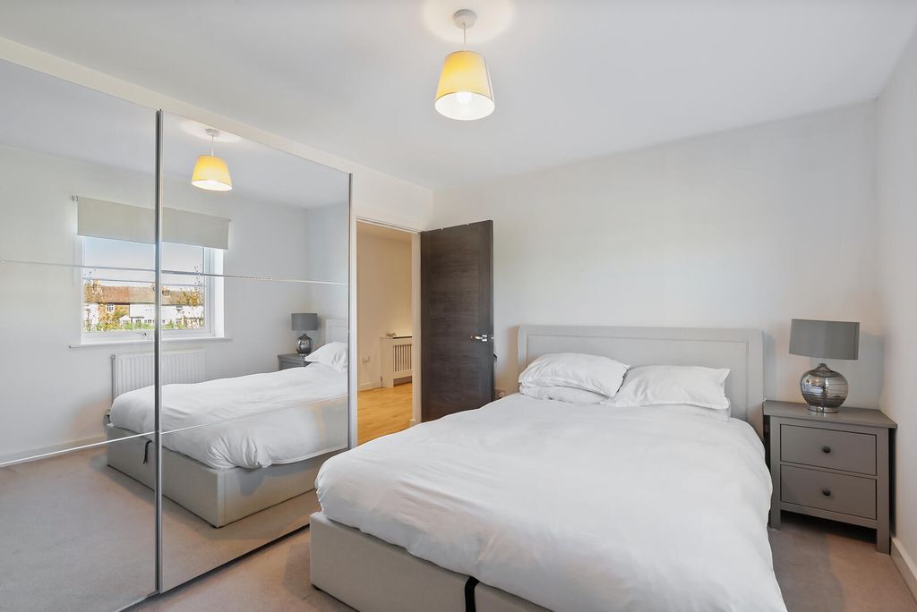Additional image 13 of 2 bed flat for saleKennett Lane, Chertsey KT16