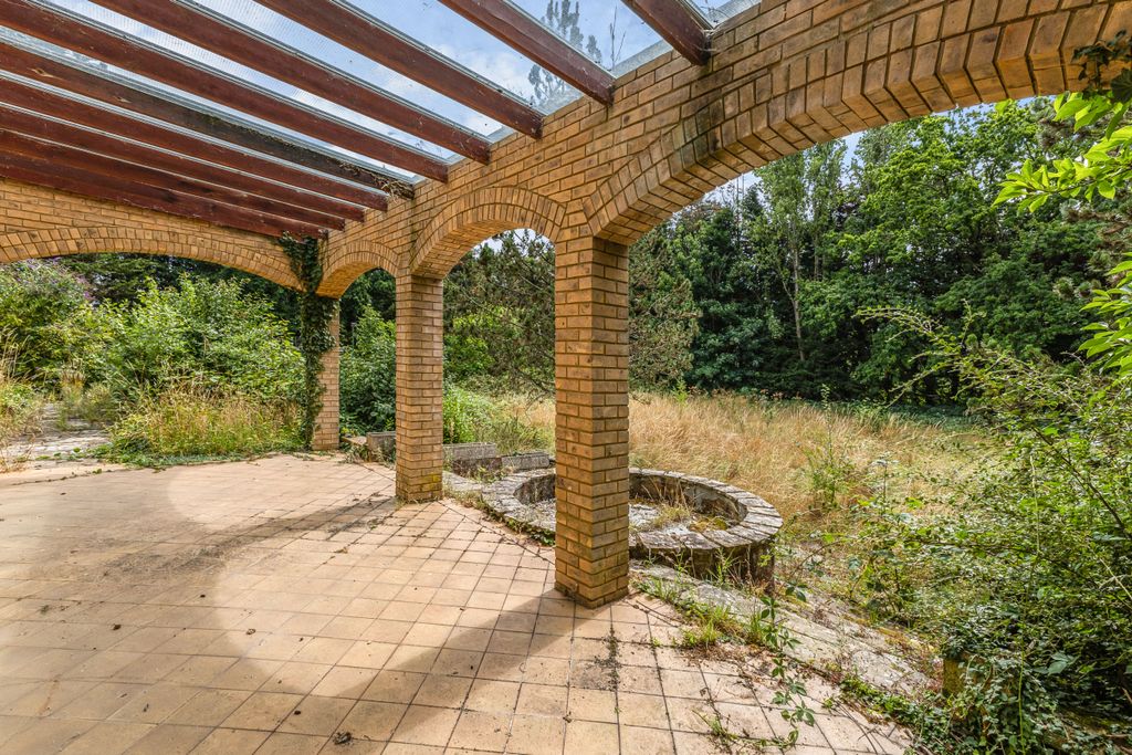 Additional image 3 of 7 bed detached house for saleRuxbury Road, Chertsey KT16