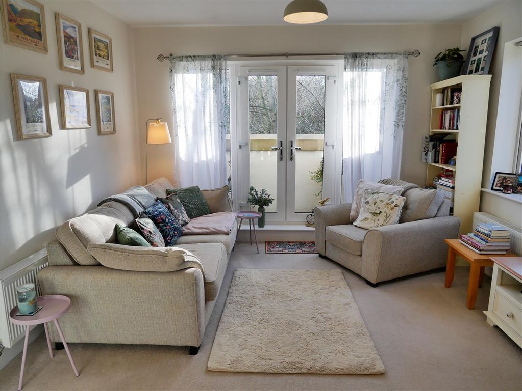 2 bed flat for saleStation Road, Calne SN11 photo 5