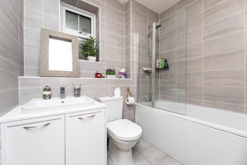 Additional image 13 of 4 bed detached house for salePlumpton Crescent, Castleford WF10