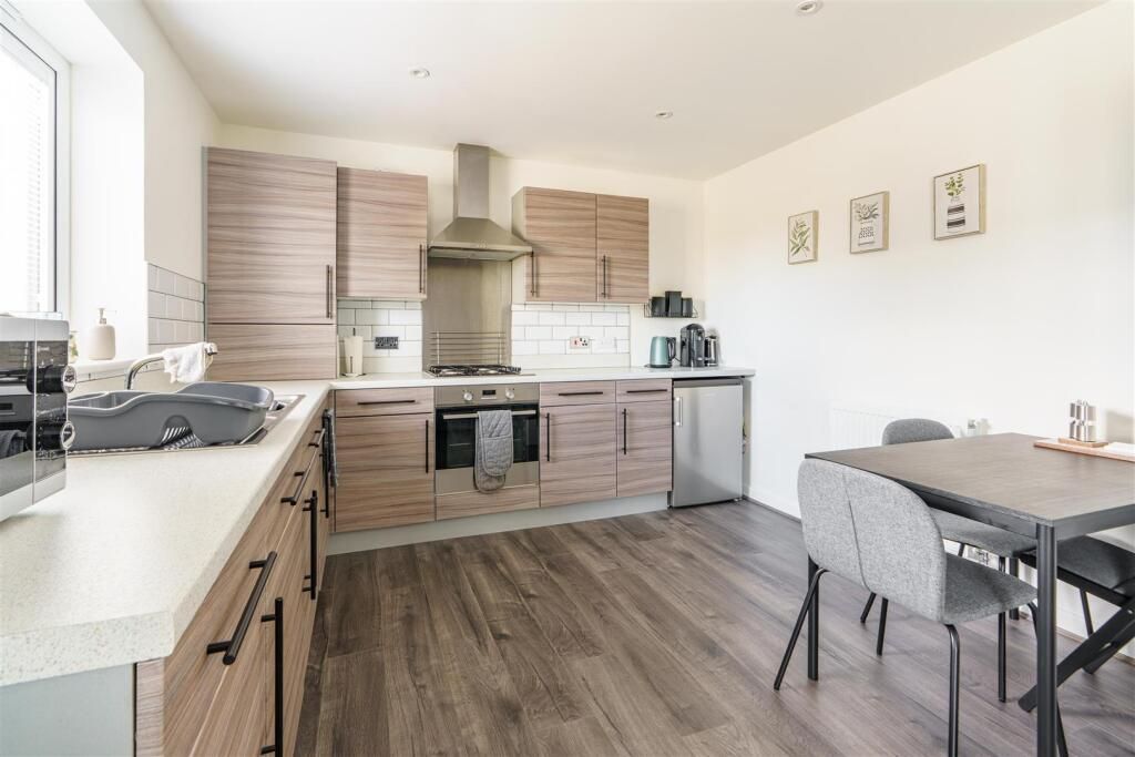 Additional image 3 of 2 bed flat for salePort Rise, Chatham ME4