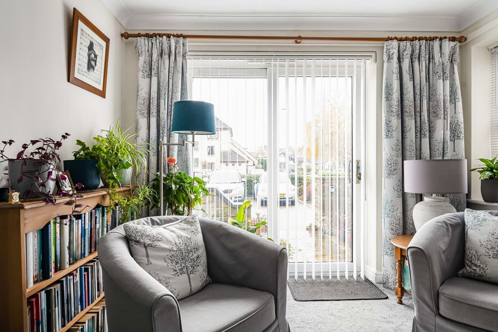 Additional image 6 of 2 bed flat for saleBarclay Court, Trafalgar Road, Cirencester, Gloucestershire GL7