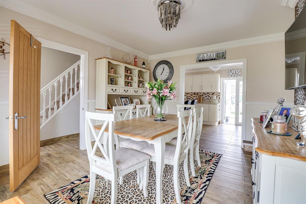 Additional image 4 of 4 bed detached house for saleBarbara Avenue, Canvey Island SS8